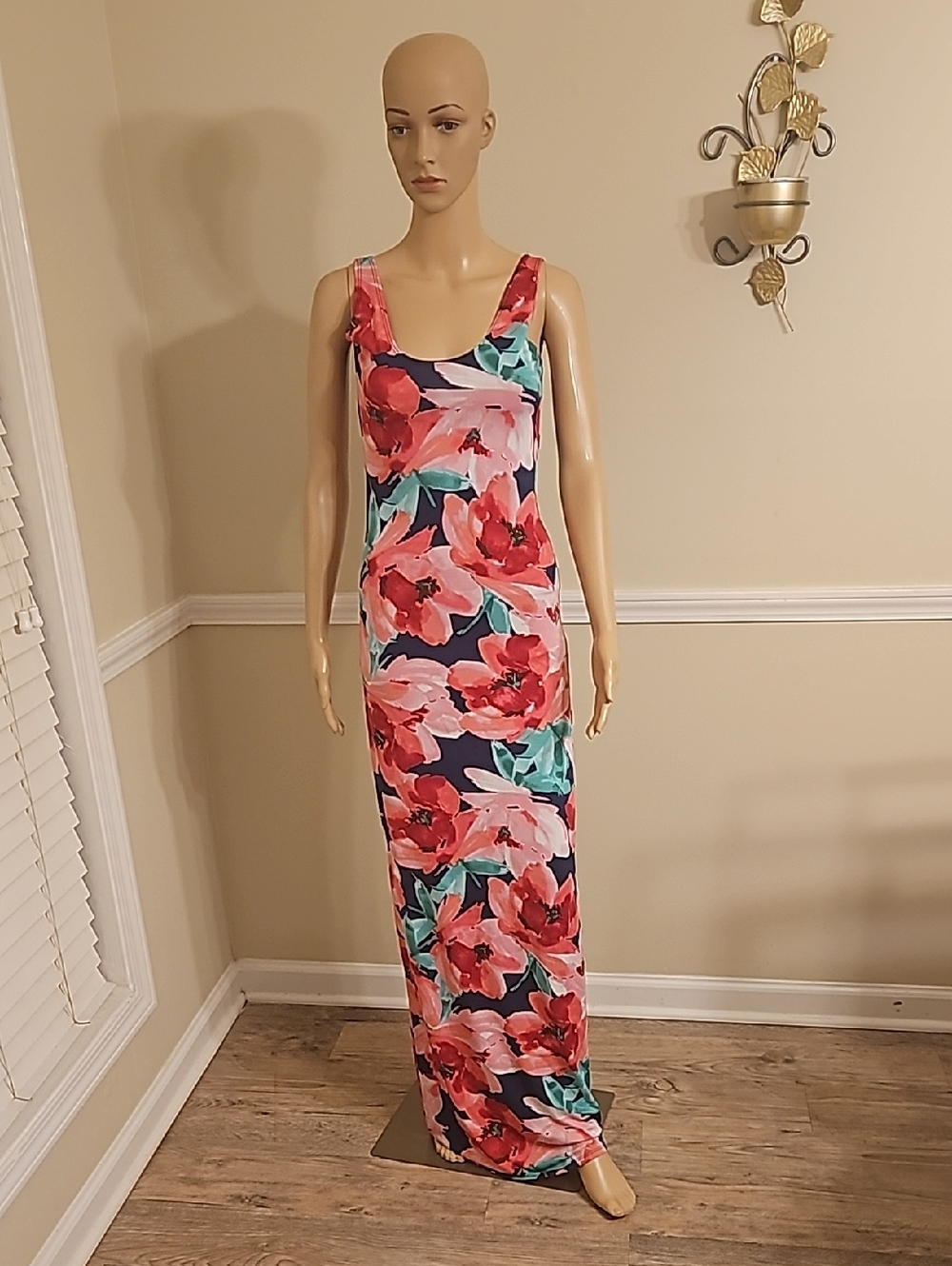 Sleeveless Coral Pink Floral Maxi Dress with Scoop Neck